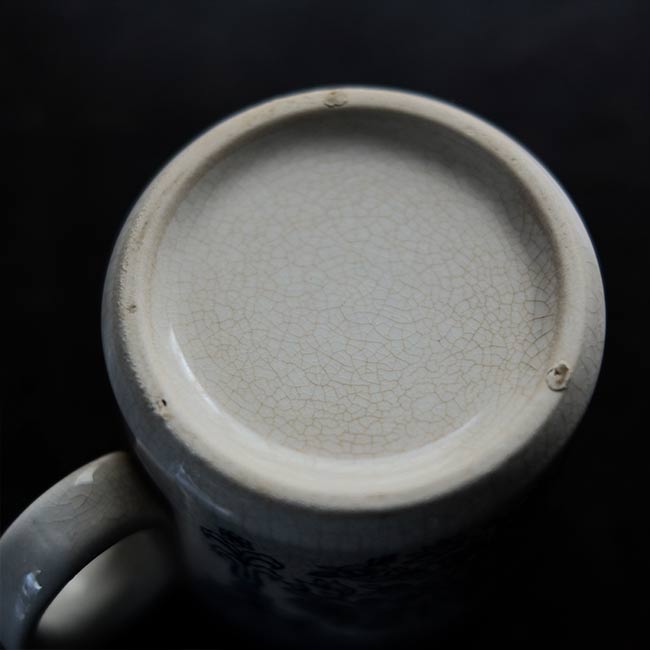 硬質陶器のカップ