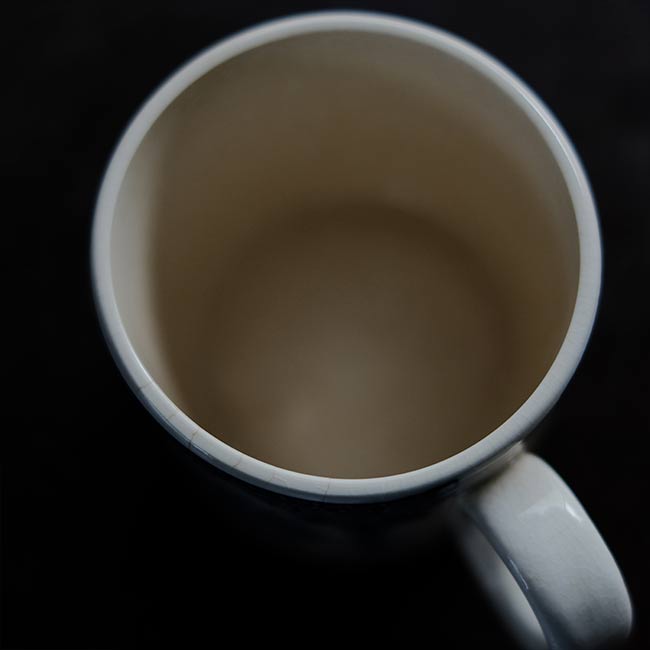 硬質陶器のカップ