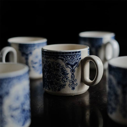 硬質陶器のカップ