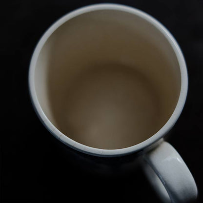 硬質陶器のカップ